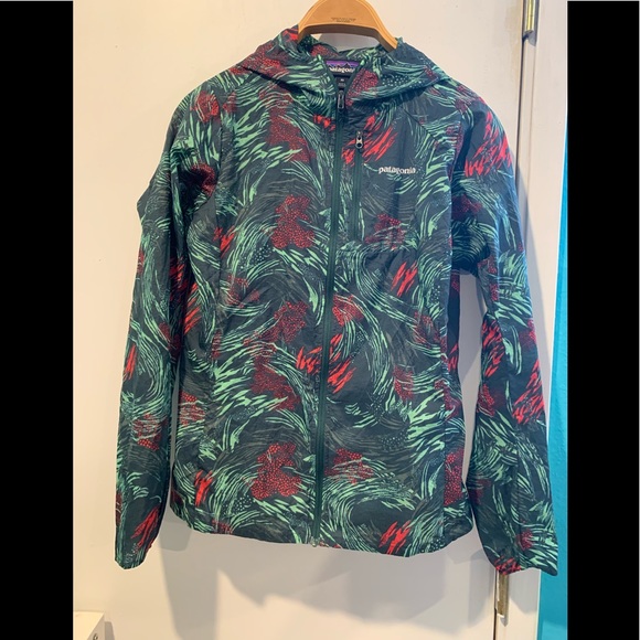 Patagonia Tops - Patagonia Houdini wind shirt